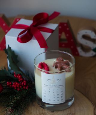 Ismerős lehet ez a gyertya korábbi évekből, hiszen már 4. éve a kollekció része ez a mézis és cukorkapálcás gyertya. De...